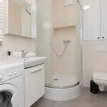 Metro Bielany By Renters *